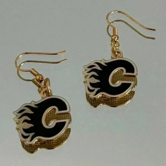 🆕 NHL Calgary Flames Logo Earrings - Picture 1 of 14